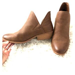 Universal thread booties